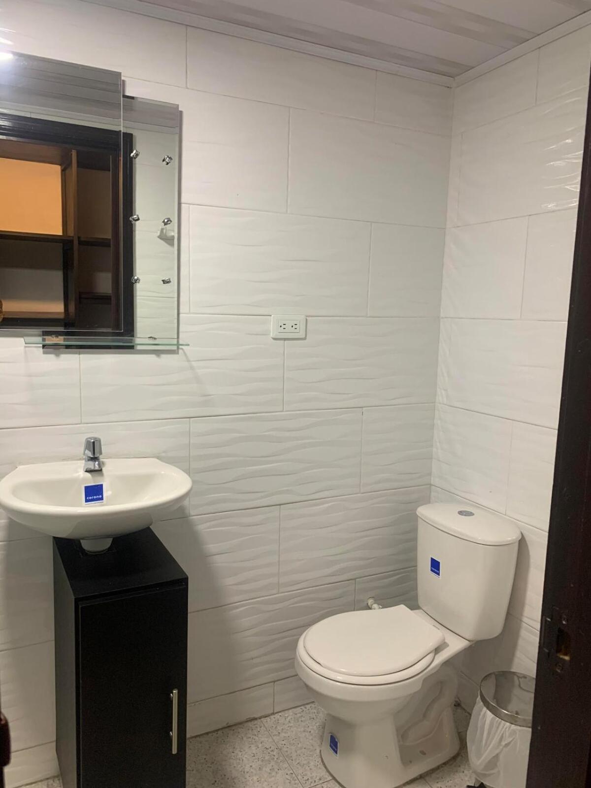 Casa Colonial La Esperanza, Cerca Al Aeropuerto El Dorado- Familiar *