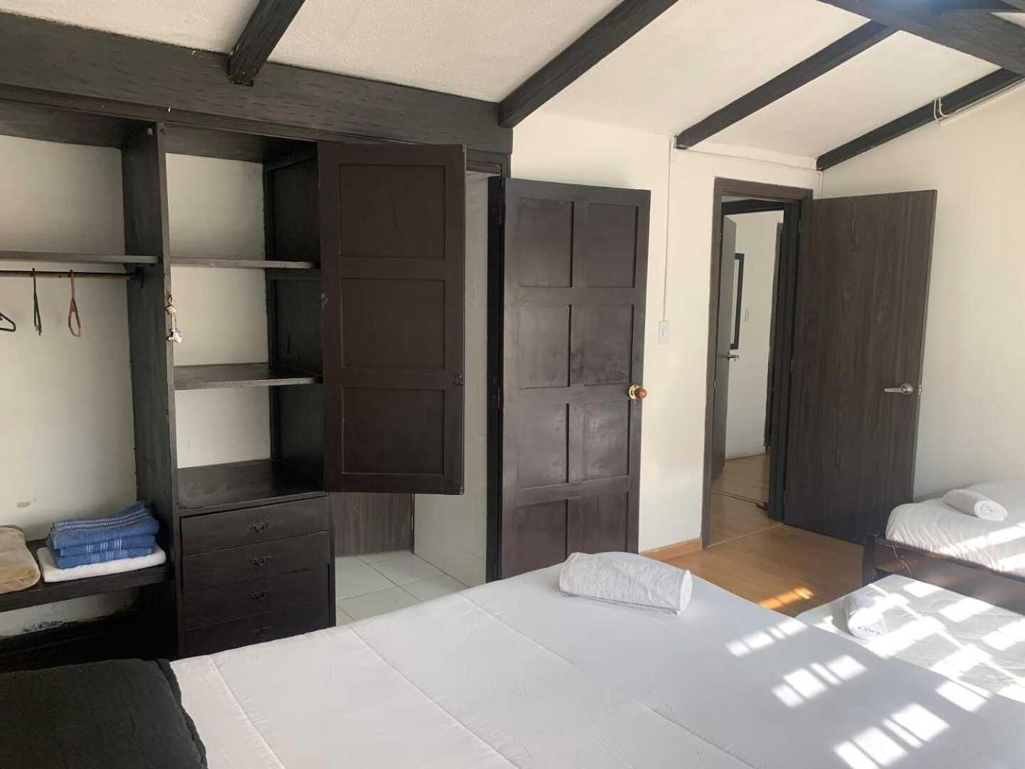 Hébergement de vacances Casa Colonial La Esperanza, Cerca Al Aeropuerto El Dorado- Familiar *